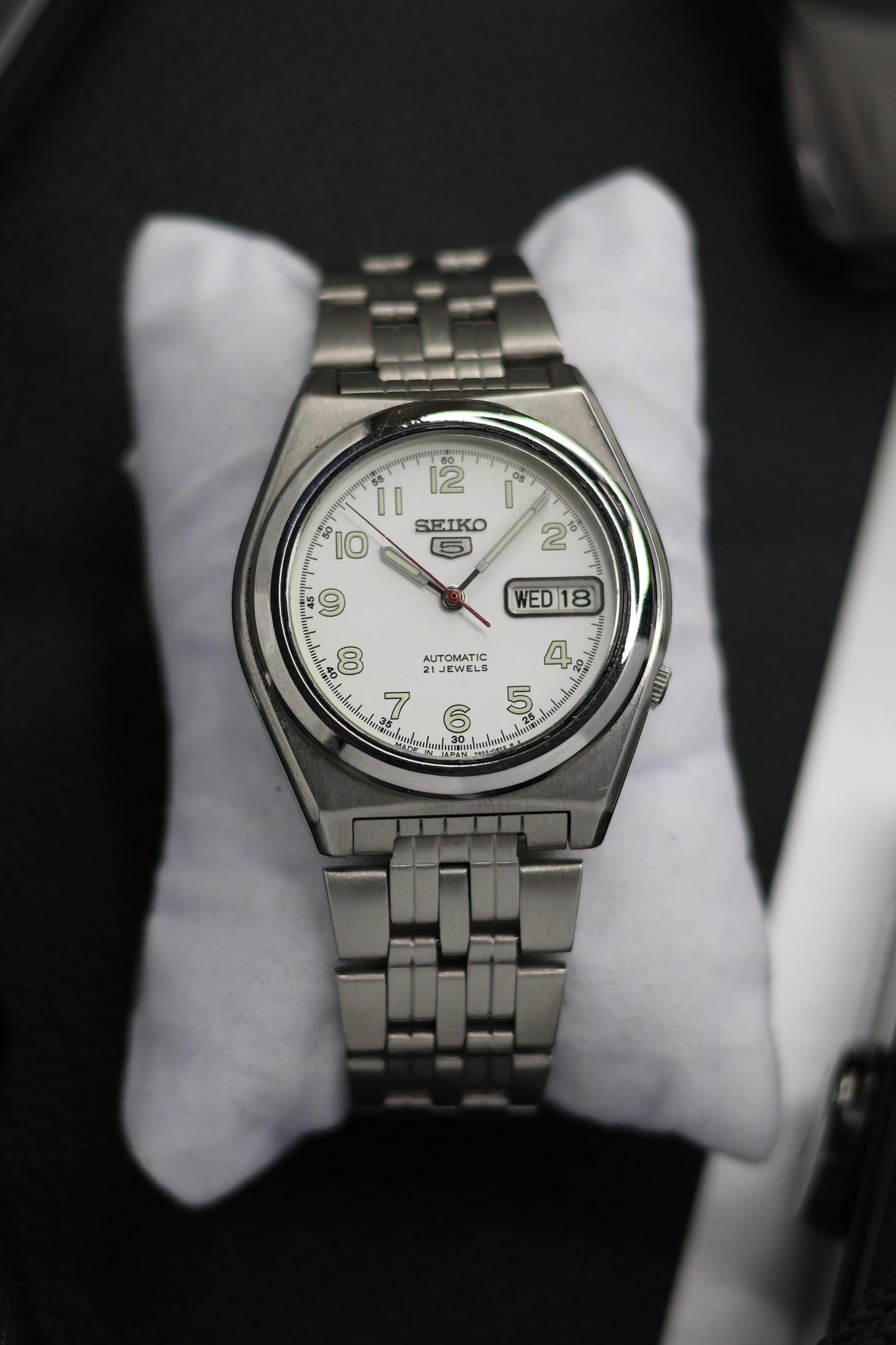 Seiko 5 White Field Dial with Glass Back (Pre Owned)