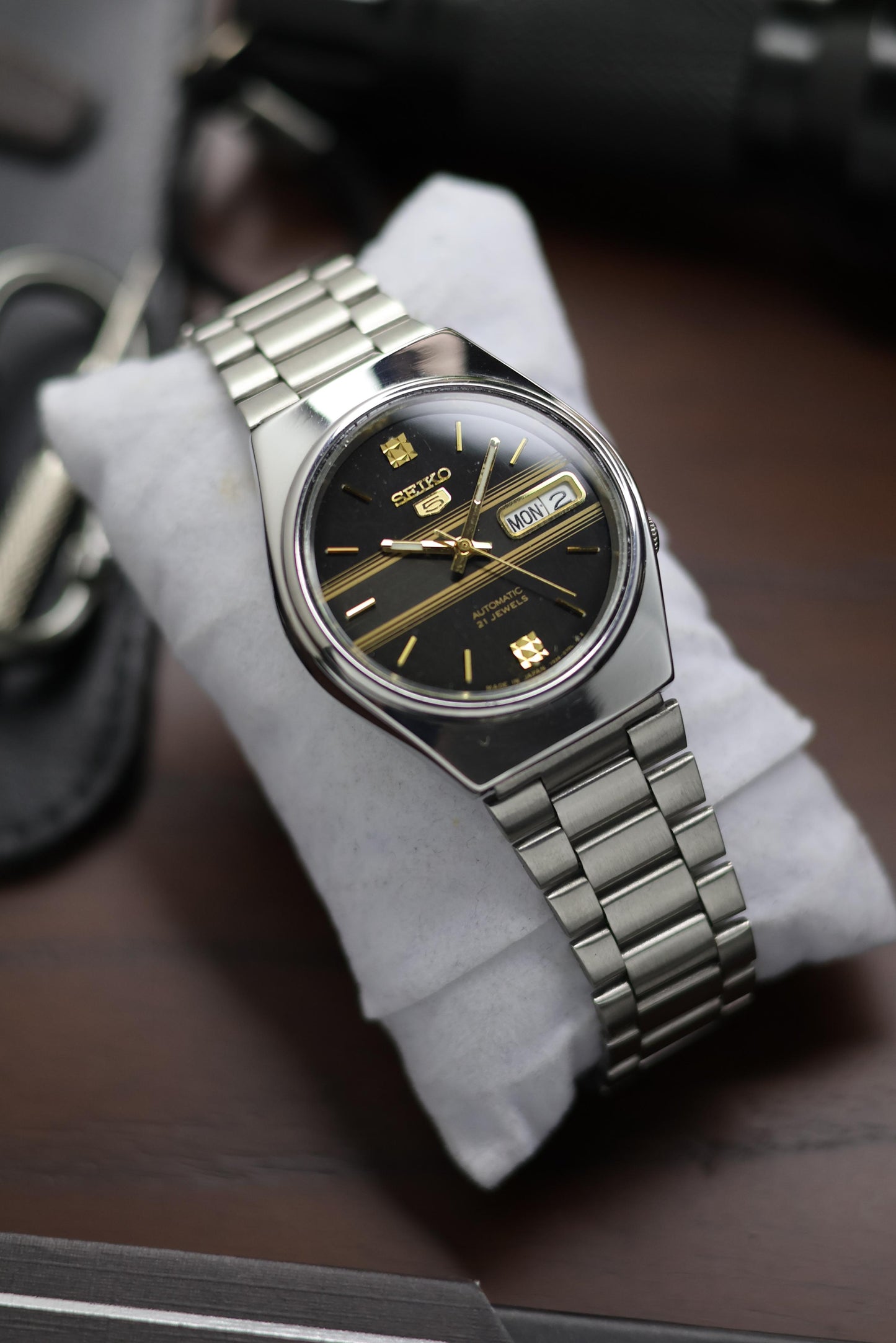 Seiko 5 Black Motif Dial with Glass Back - Automatic Watch (Pre Owned)