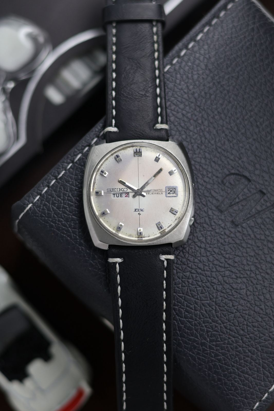 (Extremely Rare) 1968 Seiko SEA LION M330 De Luxe ‘DX’ Silver Dial - Automatic Vintage Watch (Pre Owned) - SE483