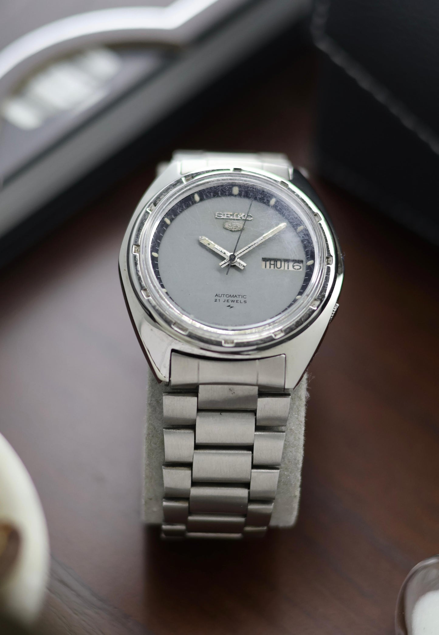 (Super Rare) 1976 Seiko 5 Grey Dial - Automatic Vintage Watch (Pre Owned) - A387