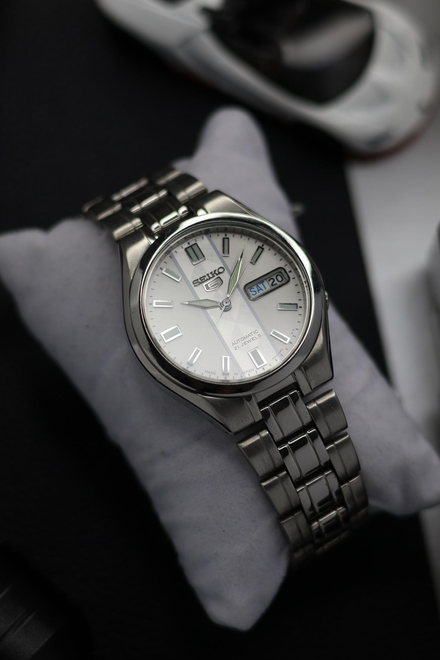 Seiko 5 Silver Motif Dial with Glass Back (Pre Owned)