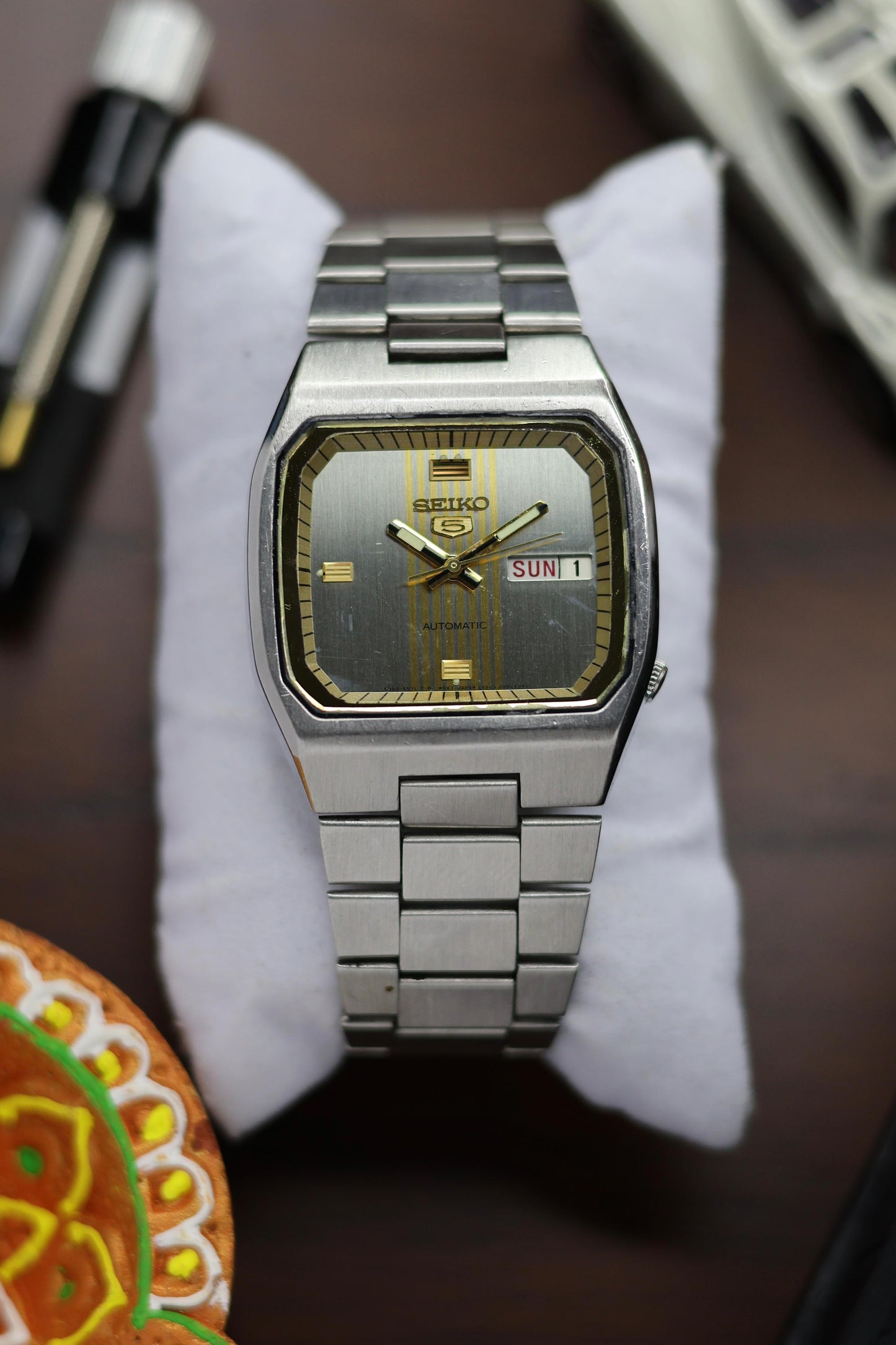 (Super Rare) 1982 Seiko 5 Silver TV Dial with Gold Accents (Pre Owned)