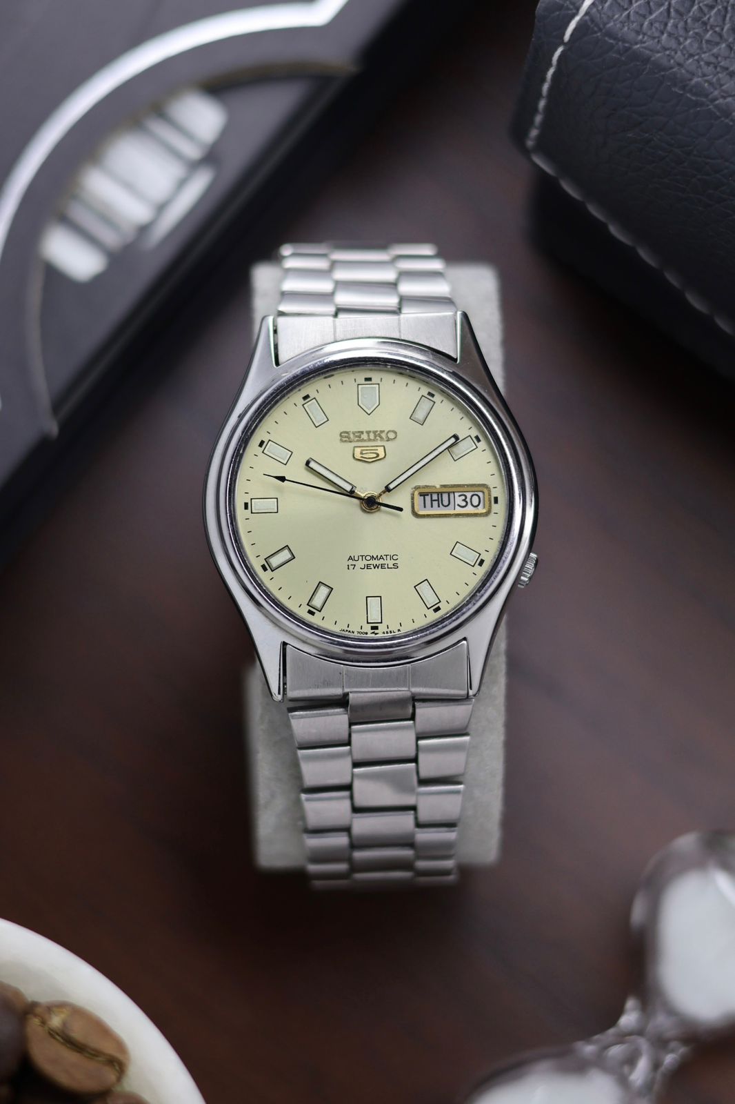 (Super Rare) 1987 Seiko 5 Champagne Sunray Dial - Automatic Vintage Watch (Pre Owned) - SE447