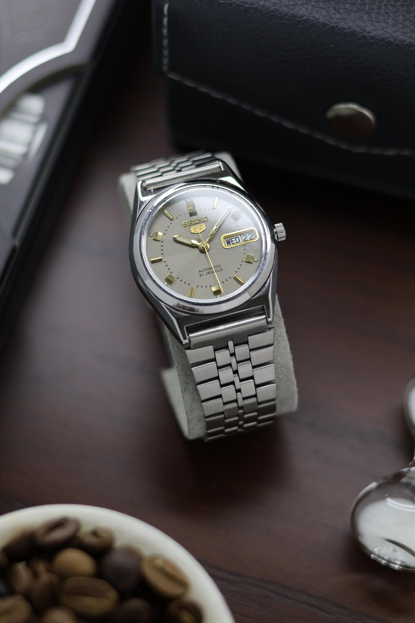 Seiko 5 Grey Motif Dial - Automatic Vintage Watch (Pre Owned) - SE454