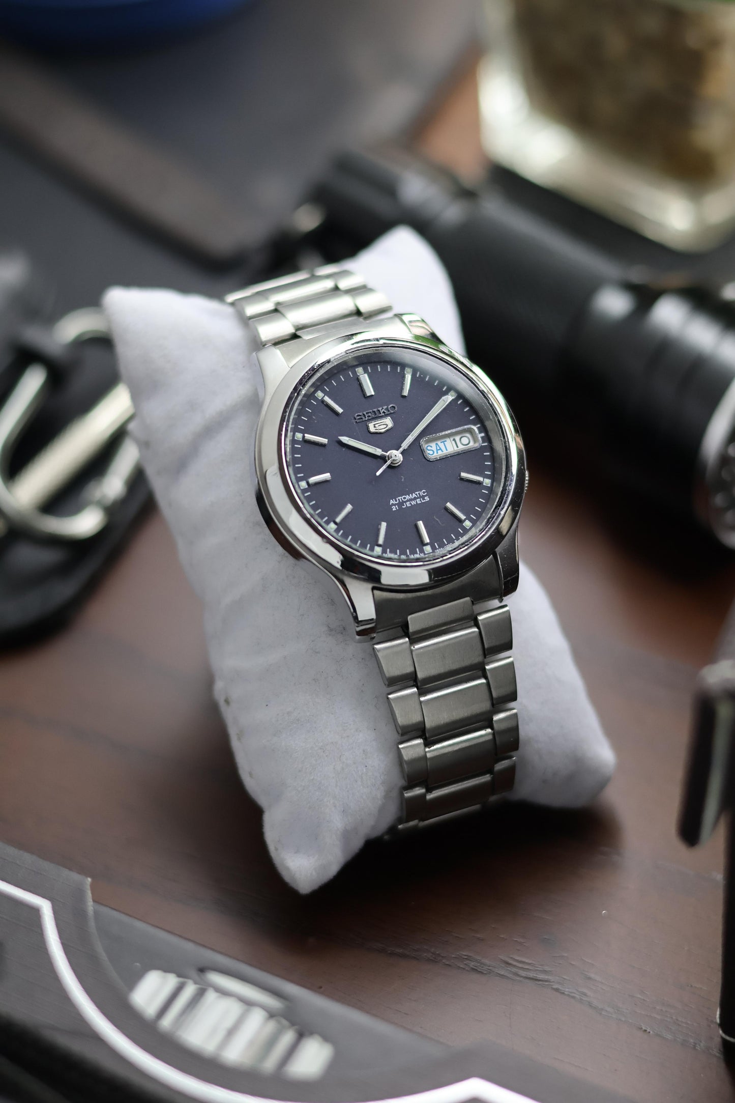 Seiko 5 Navy Blue Dial with Glass Back - Automatic Vintage Watch (Pre Owned)