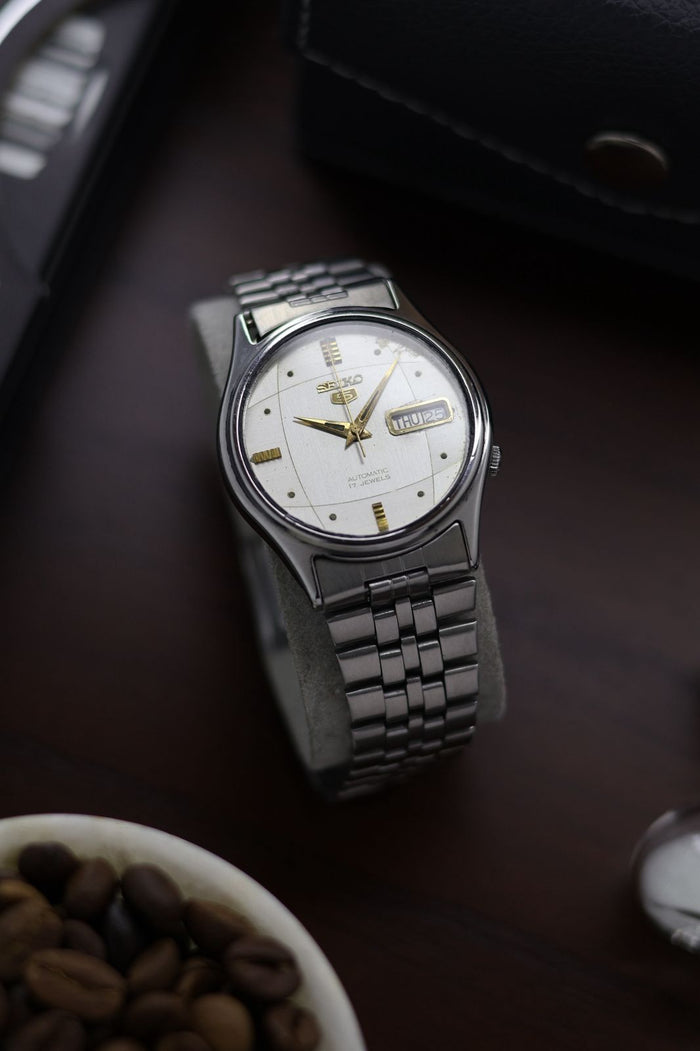 (Super Rare) 1980 Seiko 5 Silver Motif Dial - Automatic Vintage Watch (Pre Owned) - A317