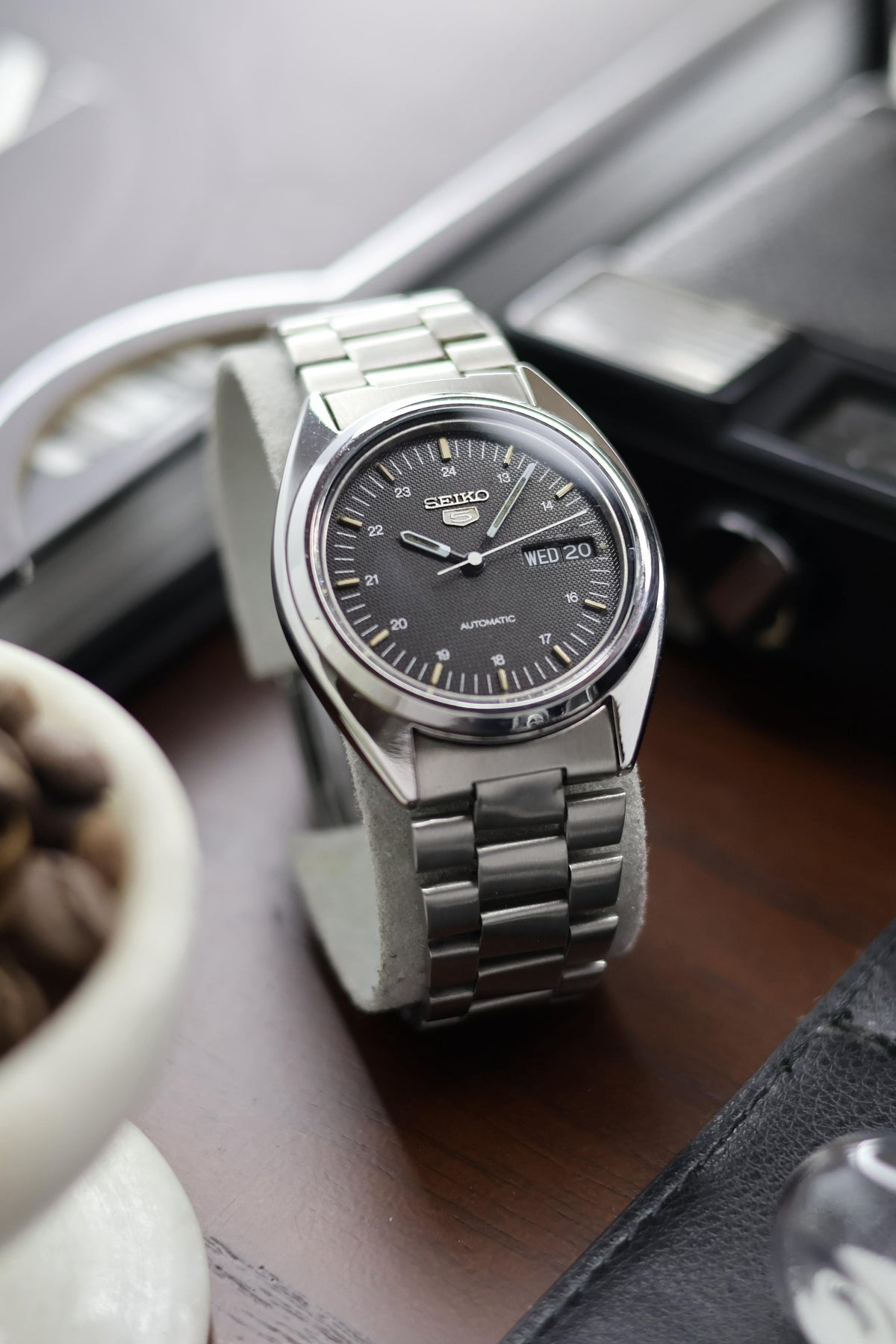 1985 Seiko 5 Black Textured Dial - Automatic Vintage Watch (Pre Owned) - A176