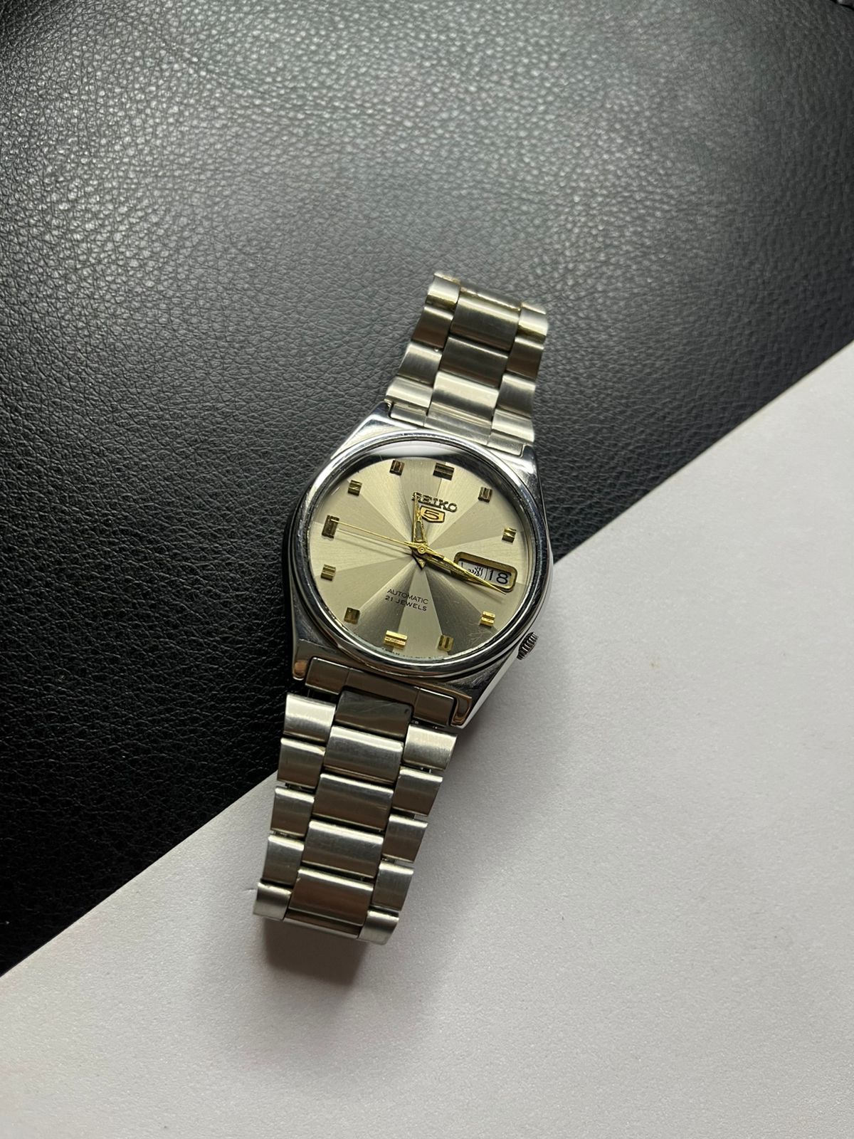 1976 Seiko 5 Silver Sunray Dial (Pre Owned)