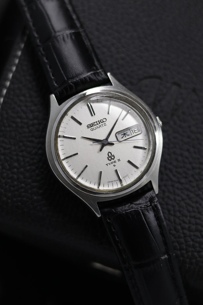 (JDM - Extremely Rare) 1978 Seiko Quartz Type II White Dial with Japanese Kanji Date - Quartz Vintage Watch (Pre Owned) - SE509