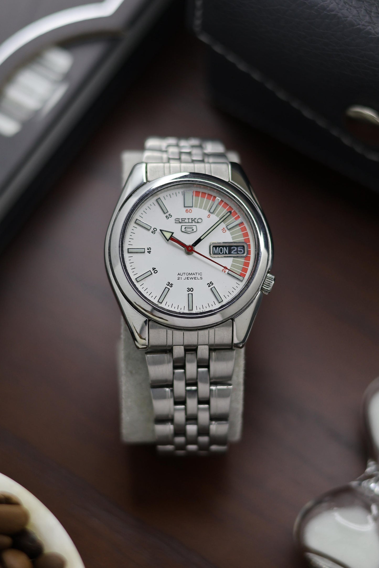 Seiko 5 White Racing Dial with Glass Back - Automatic Vintage Watch (Pre Owned) - A389