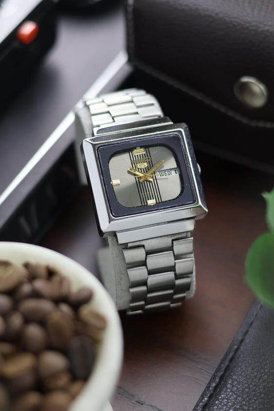 (Extremely Rare) 1982 Seiko 5 TV Dial - Automatic Vintage Watch (Pre Owned) - A199