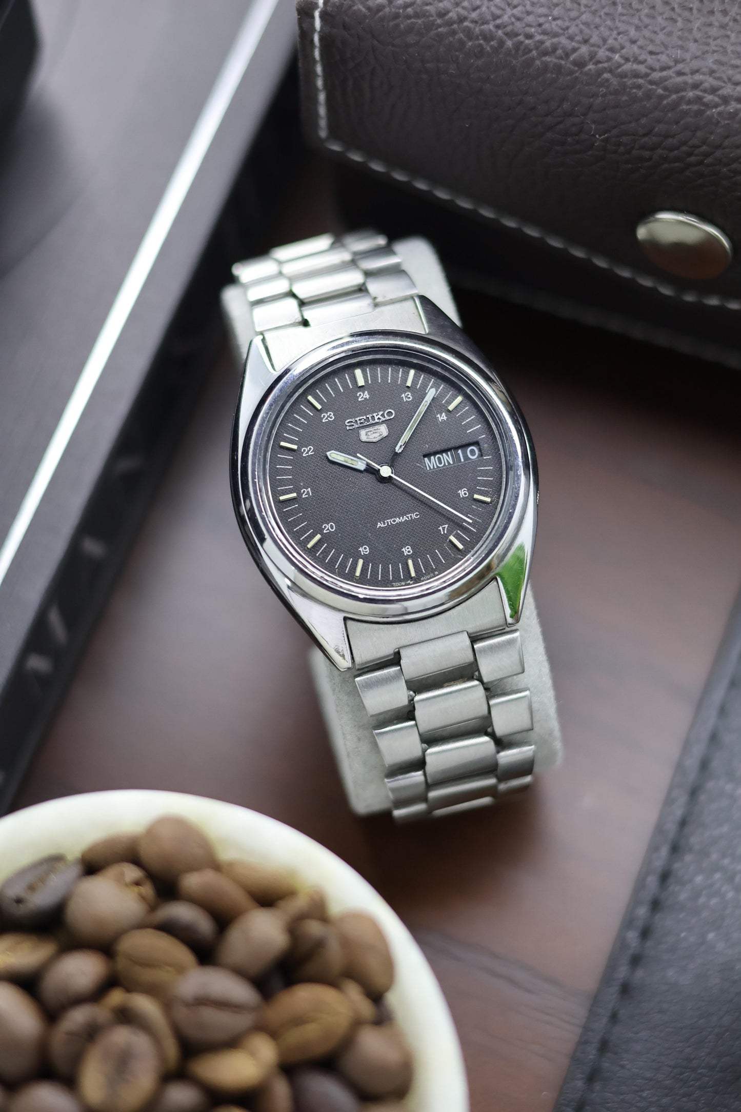 (Super Rare) 1983 Seiko 5 Textured Black Dial - Automatic Vintage Watch (Pre Owned) - A190
