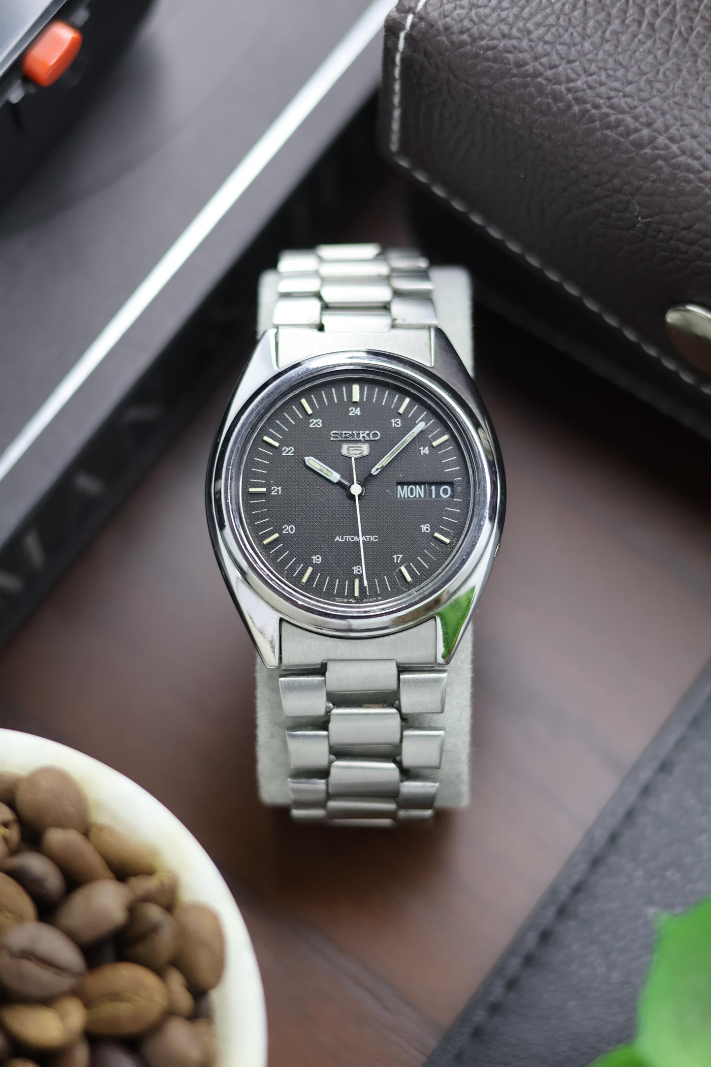 (Super Rare) 1983 Seiko 5 Textured Black Dial - Automatic Vintage Watch (Pre Owned) - A190