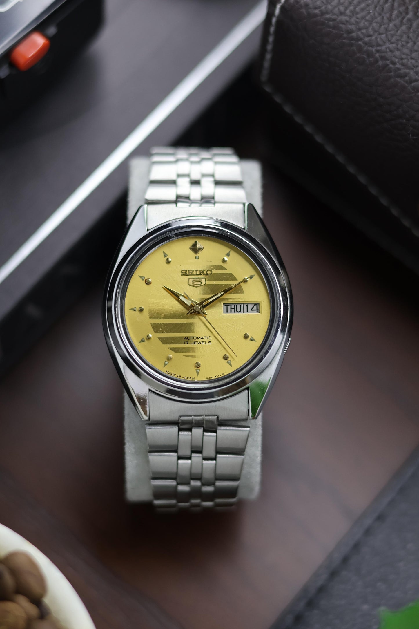 1982 Seiko 5 Champagne Motif Dial - Automatic Vintage Watch (Pre Owned) - A217