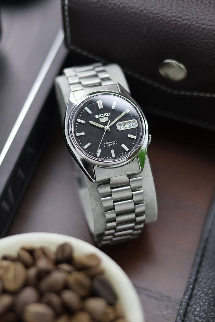Seiko 5 Black Dial - Automatic Vintage Watch (Pre Owned) - A185