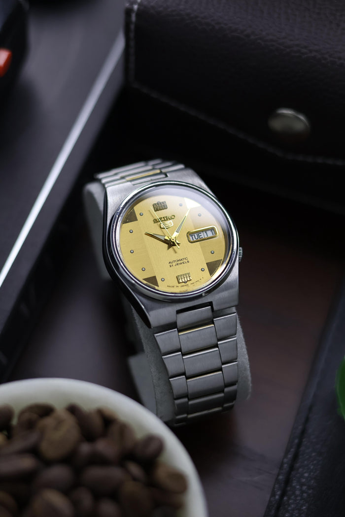 Seiko 5 Gold Motif Dial with Glass Back - Automatic Vintage Watch (Pre Owned) - A188