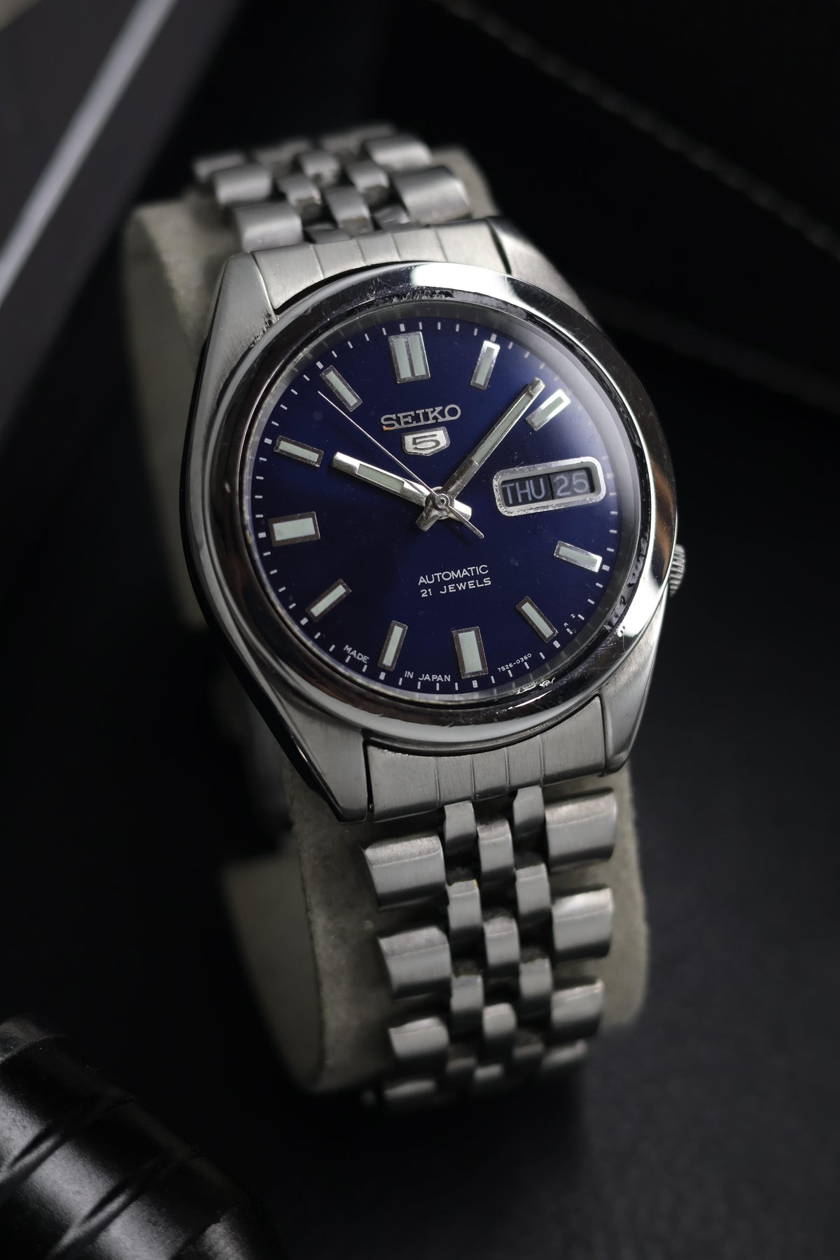 (Super Rare) Seiko 5 Blue Sunray Dial with Glass Back - Automatic Vintage Watch (Pre Owned) - SE710