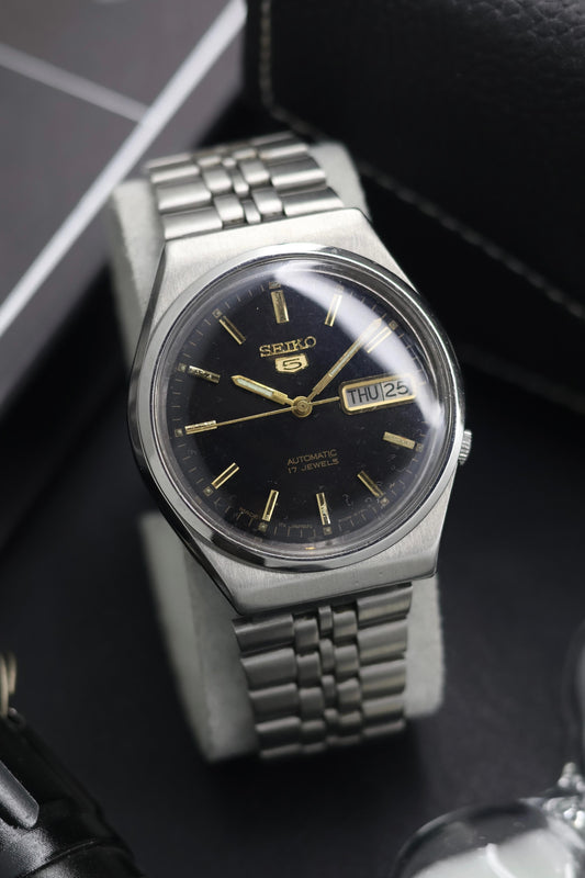 (Super Rare) 1979 Seiko 5 Black Dial - Automatic Vintage Watch (Pre Owned) - SE800