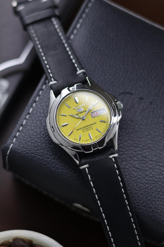 (Super Rare) Seiko 5 Sports Diver 100M Yellow Motif Dial with Glass Back - Automatic Vintage Watch (Pre Owned) - A388