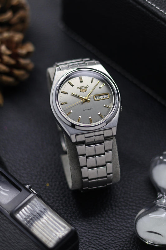 (Super Rare) 1986 Seiko 5 Grey Dial - Automatic Vintage Watch (Pre Owned) - SE646