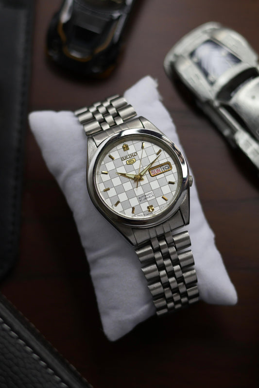 Seiko 5 Chequered Silver Dial with Glass Back (Pre Owned)