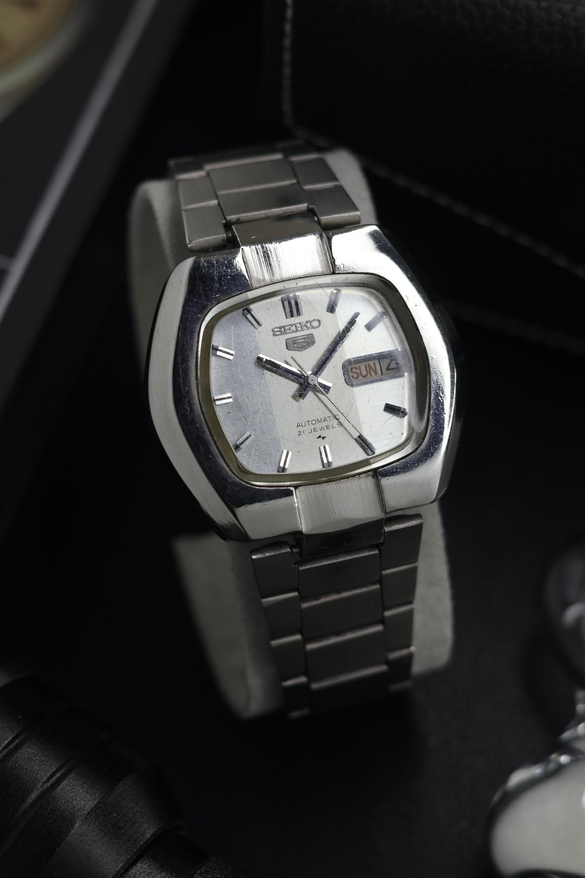 (Super Rare) 1977 Seiko 5 Silver TV Dial - Automatic Vintage Watch (Pre Owned) - SE772