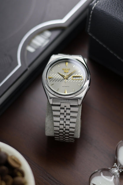 (Super Rare) 1982 Seiko 5 Grey Motif Dial - Automatic Vintage Watch (Pre Owned) - SE461