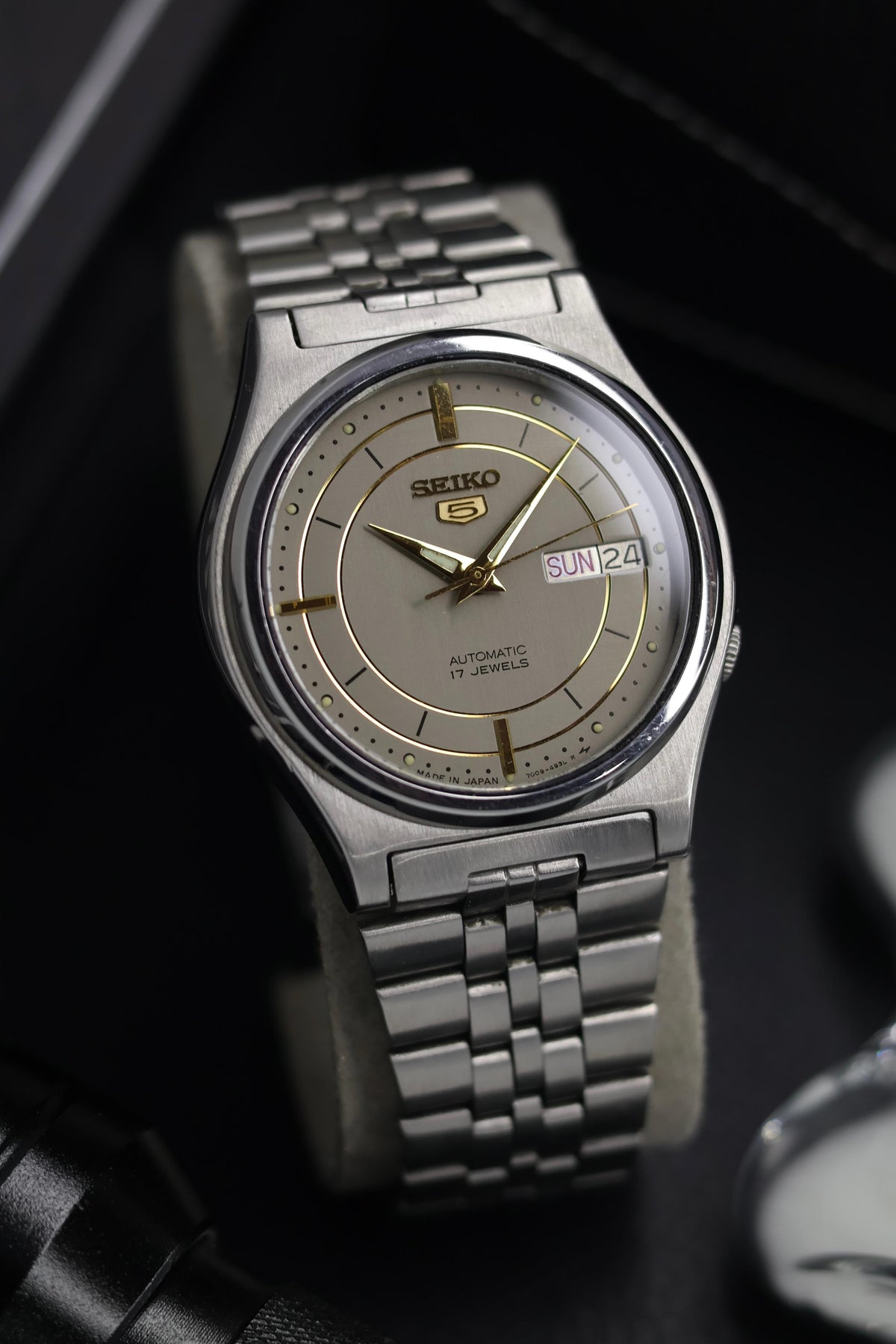 (Super Rare) 1984 Seiko 5 Grey Motif Dial - Automatic Vintage Watch (Pre Owned) - SE651