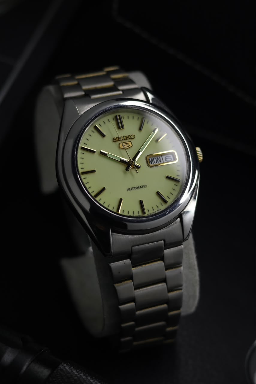 (Super Rare) Seiko 5 Lume Dial with Glass Back - Automatic Vintage Watch (Pre Owned) - SE758