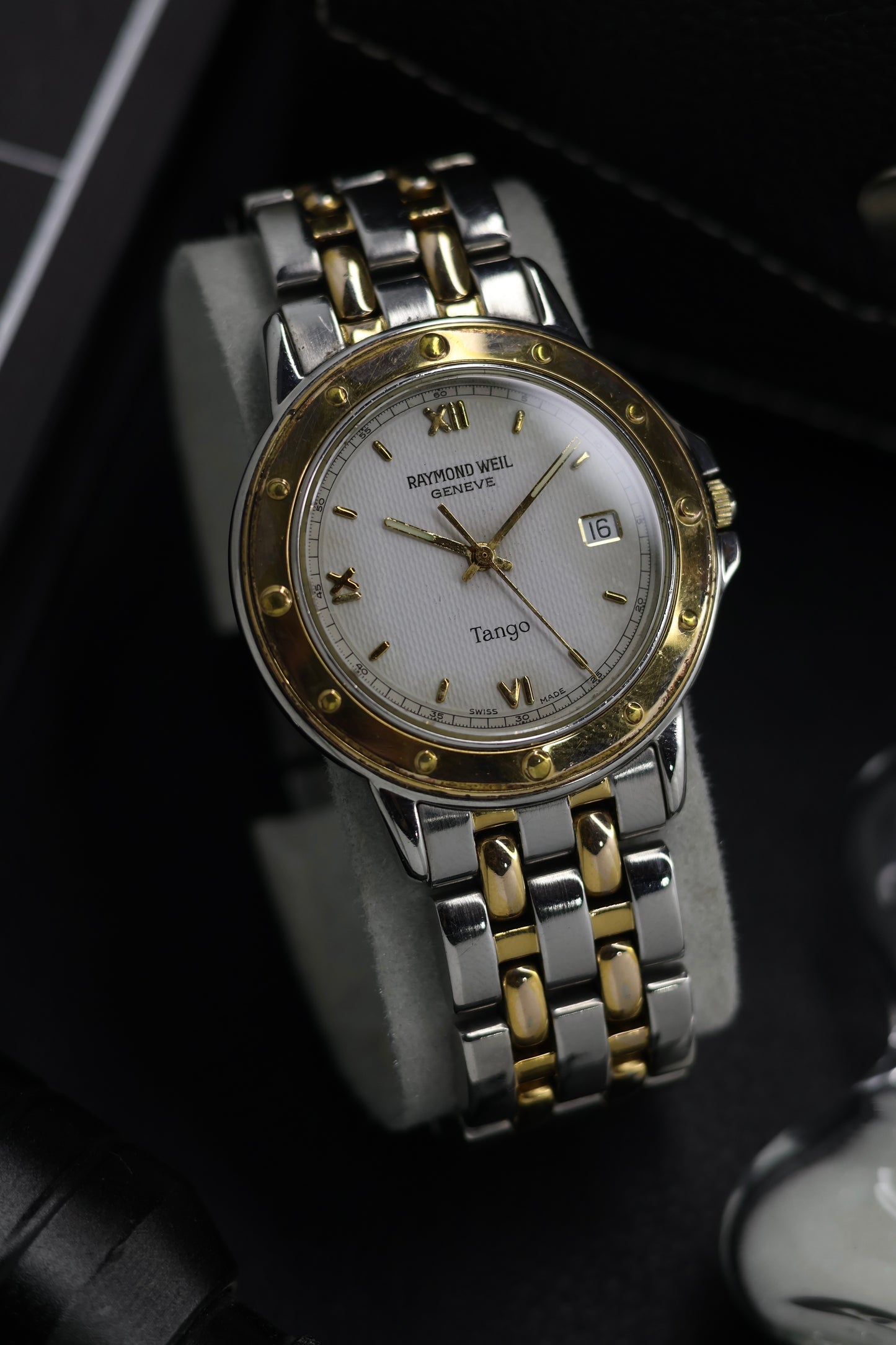 (Super Rare) Raymond Weil Geneve TANGO Quartz Two-Tone White Dial with Gold Plated Bezel - Automatic Swiss Vintage Watch (Pre Owned) - SE709