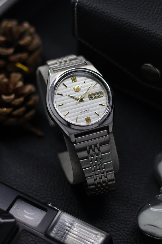 (Super Rare) Seiko 5 White Lined Dial - Automatic Vintage Watch (Pre Owned) - SE654