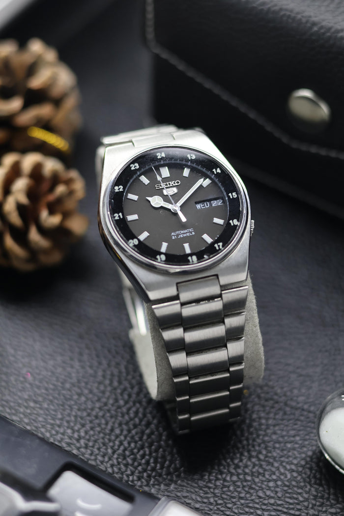 (Super Rare) Seiko 5 Railway Time Black Dial with Glass Back & Mercedes Hands - Automatic Vintage Watch (Pre Owned) - SE577