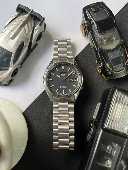 2001 Seiko 5 Black Dial (Pre Owned)