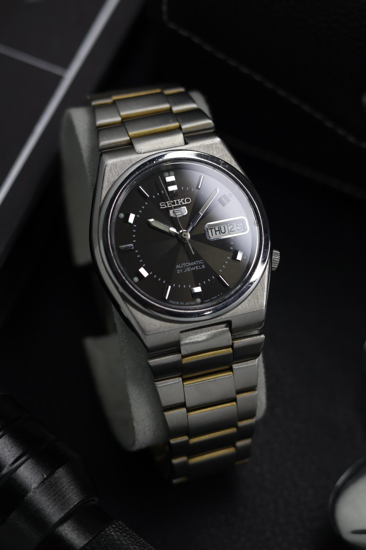 (Super Rare) 2000 Seiko 5 Black Sunray Dial - Automatic Vintage Watch (Pre Owned) - SE681