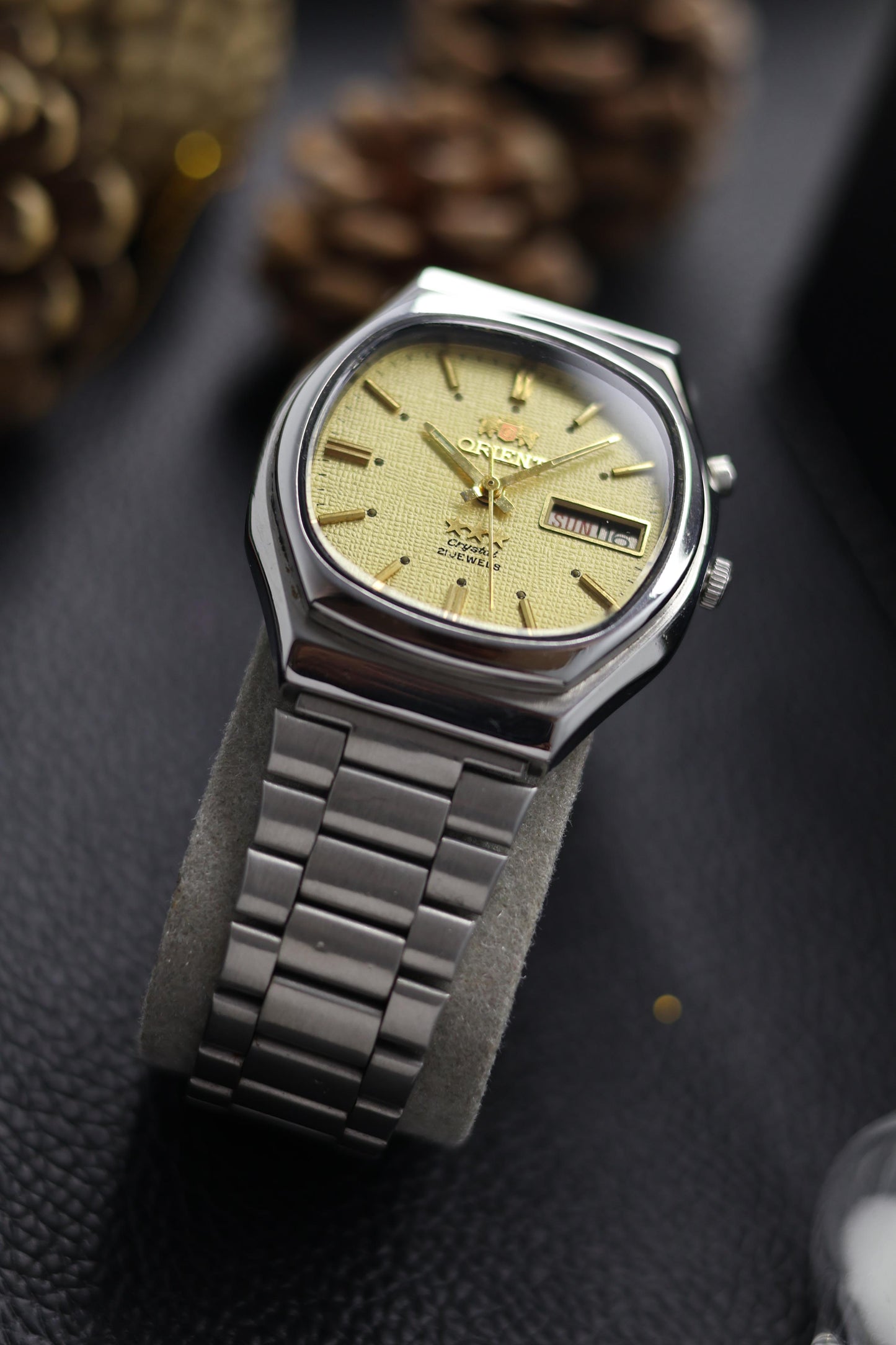 (Super Rare) Orient Tri-Star Crystal Champagne Micro Snakeskin Pattern TV Dial - Automatic Vintage Watch (Pre Owned) - SE553