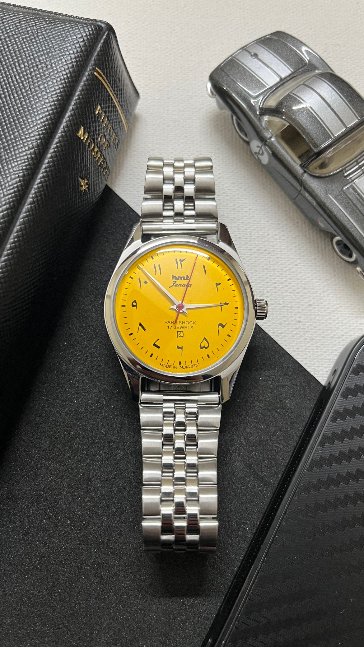 The HMT HGGG 35 mimics some very cool vintage watches that are timeless in  their design aspects. The HGGG 35 here is Quartz and looks the... |  Instagram