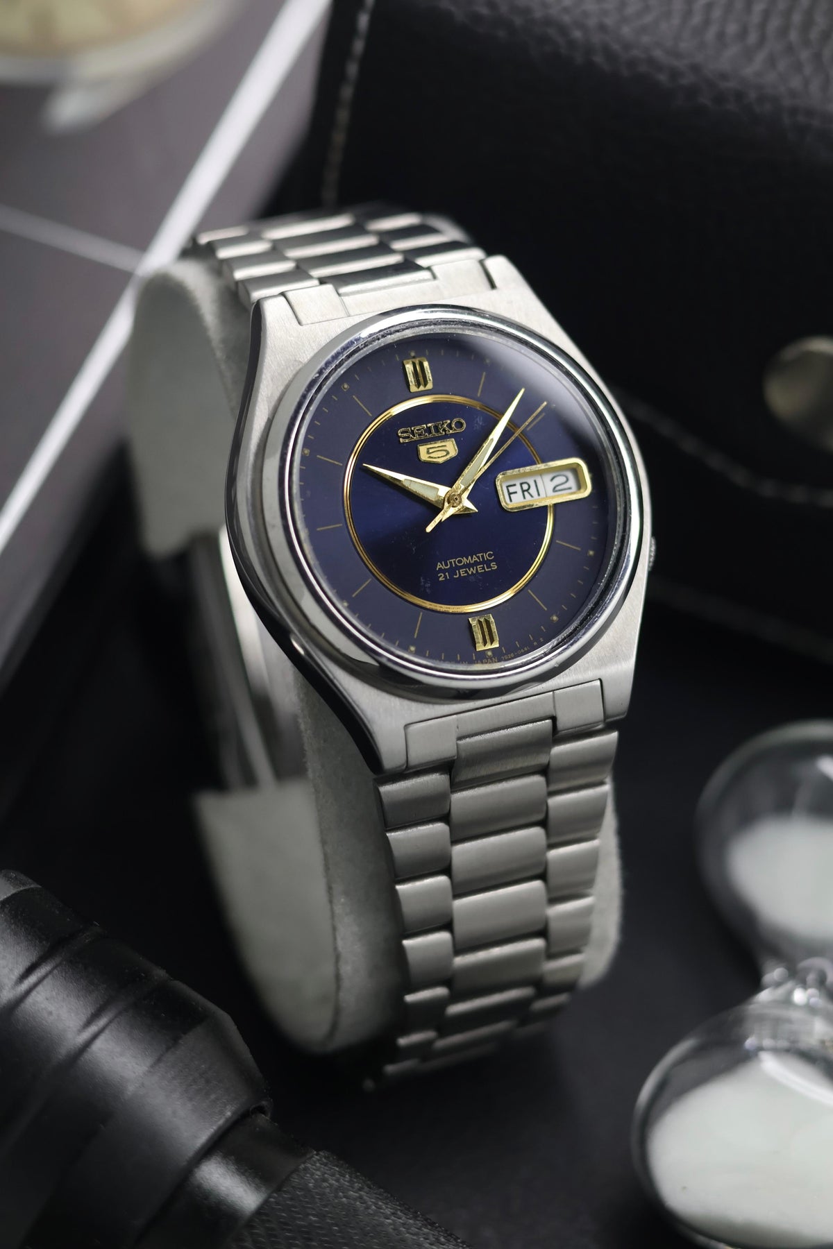 (Super Rare) Seiko 5 Blue Motif Dial with Glass Back - Automatic Vintage Watch (Pre Owned) - SE804