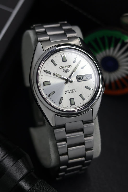 (Super Rare) Seiko 5 SNXS73 Silver Sunray Dial with Glass Back - Automatic Vintage Watch (Pre Owned) - SE753