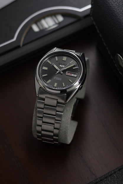 (Super Rare) 1984 Seiko 5 Dark Gray Sunray Dial - Automatic Vintage Watch (Pre Owned) - A256