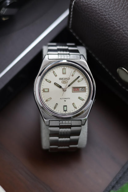 1988 Seiko 5 Silver Dial - Automatic Vintage Watch (Pre Owned)