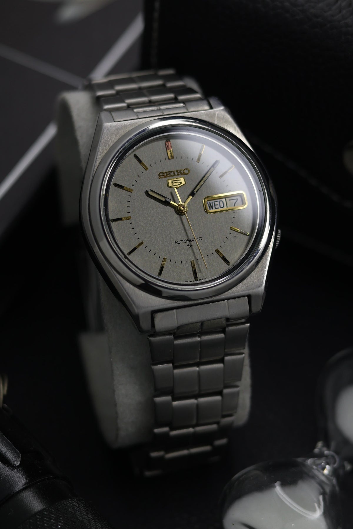 (Super Rare) 1981 Seiko 5 Grey Dial - Automatic Vintage Watch (Pre Owned)  - SE833