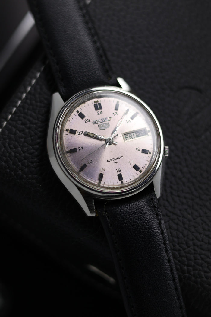 (Super Rare) 1982 Seiko 5 Pink Patina Sunray Dial - Automatic Vintage Watch (Pre Owned) - SE610