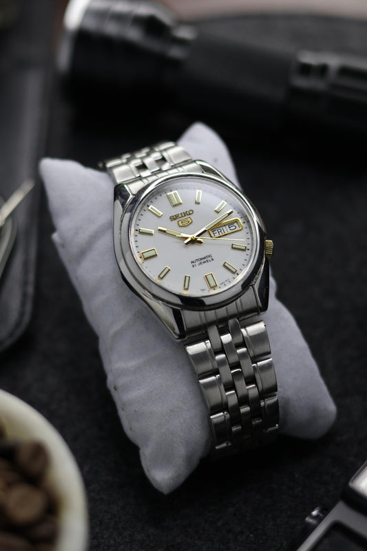 Seiko 5 White Dial with Glass Back - Automatic Vintage Watch (Pre Owned)