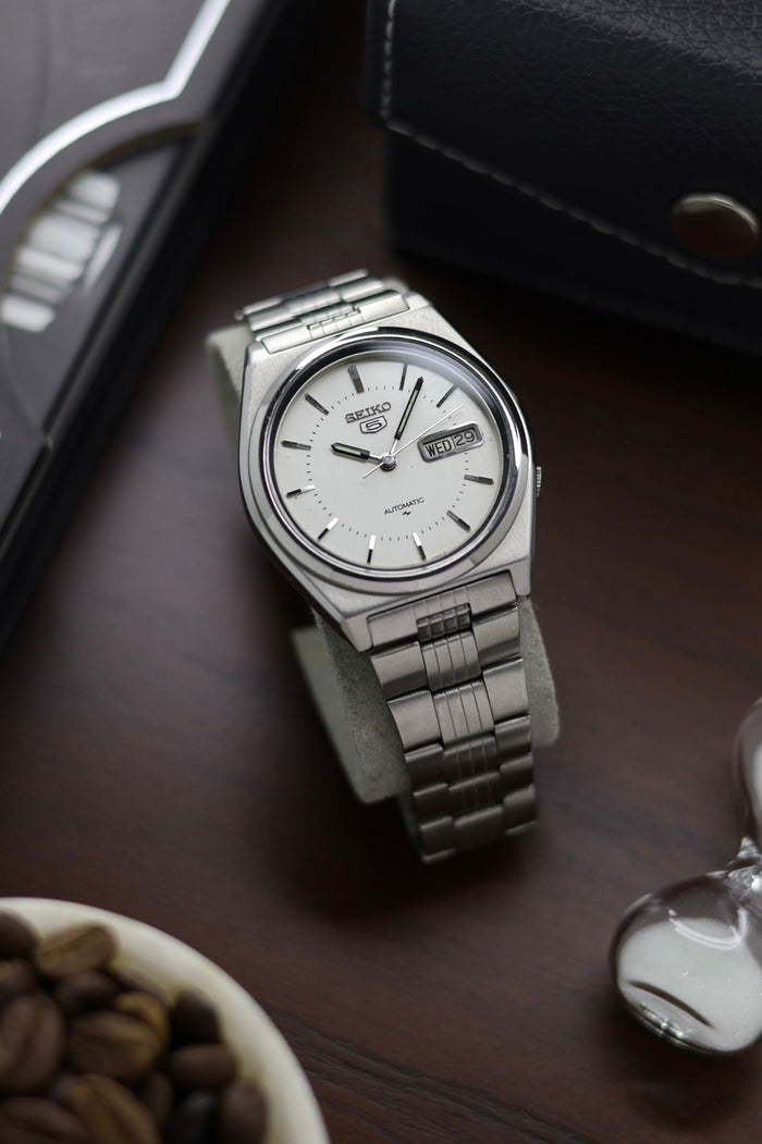 1983 Seiko 5 White Dial - Automatic Vintage Watch (Pre Owned) - A316