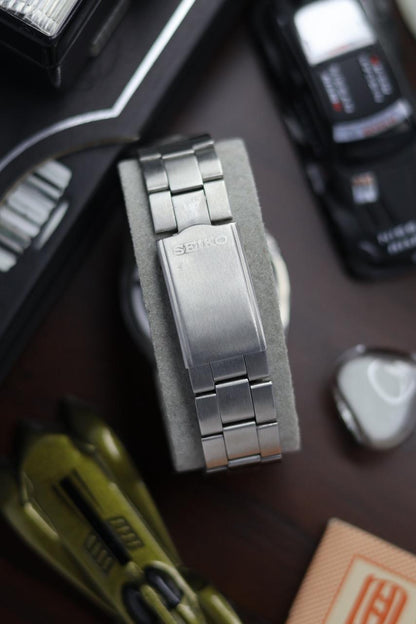 (Super Rare) 1987 Seiko 5 Black Waffle Dial - Automatic Vintage Watch (Pre Owned) - SE537