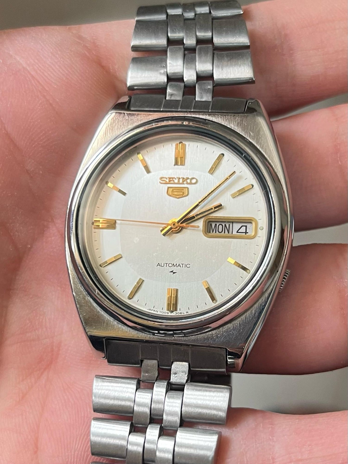 1981 Seiko 5 Silver Dial - Automatic Vintage Watch (Pre Owned)