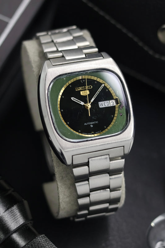(Super Rare) 1979 Seiko 5 Black/Green TV Dial - Automatic Vintage Watch (Pre Owned) - SE723
