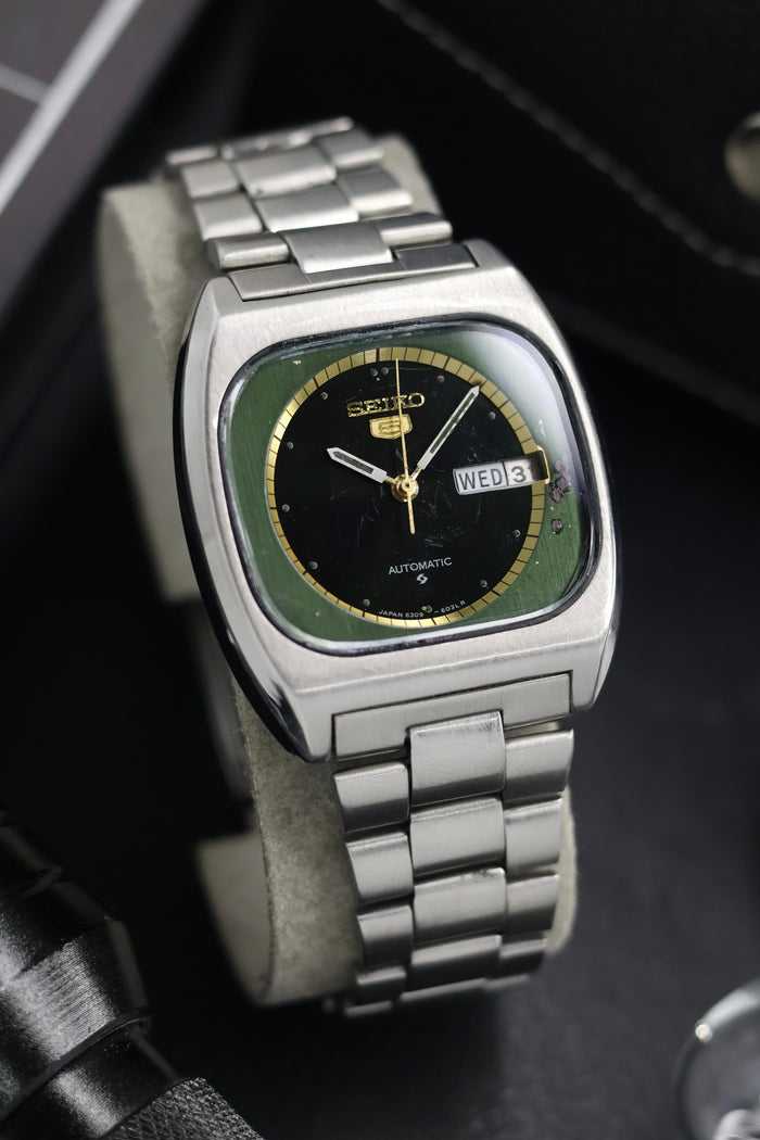 (Super Rare) 1979 Seiko 5 Black/Green TV Dial - Automatic Vintage Watch (Pre Owned) - SE723