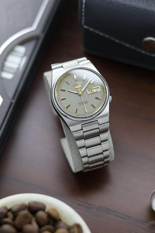 Seiko 5 Grey Dial with Glass Back - Automatic Vintage Watch (Pre Owned) - A368