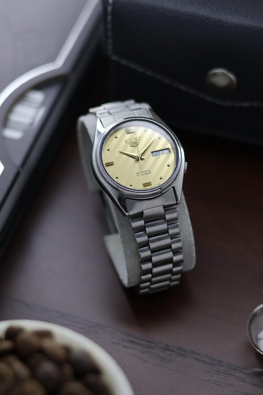 1984 Seiko 5 Gold Motif Dial - Automatic Vintage Watch (Pre Owned) - A409